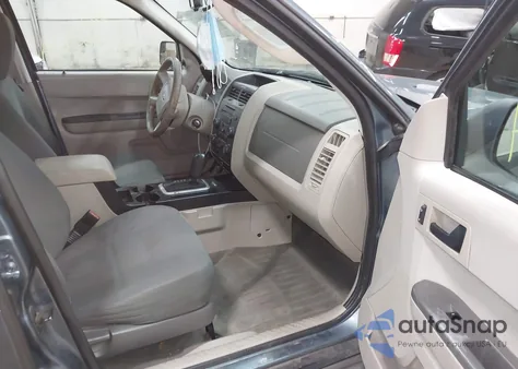 2010 Ford Escape Xls z USA, uszkodzony, nr VIN 1FMCU0C78AKC06873